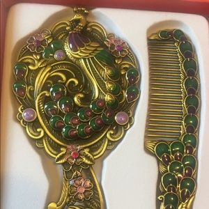 Mirror and comb set